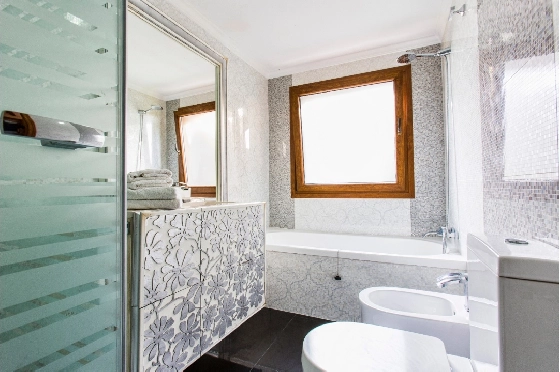 Villa in Denia zu verkaufen, Zona de estar 266 m², Klimaanlage, Terreno 1254 m², 5 Schlafzimmer, 3 Badezimmer, Pool, ref.: VI-CHA2550-38