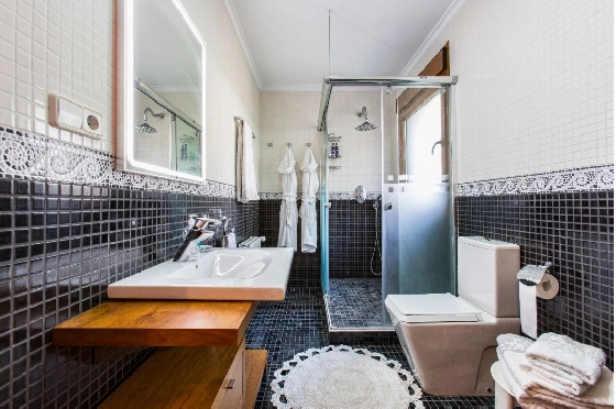 Villa in Denia zu verkaufen, Zona de estar 266 m², Klimaanlage, Terreno 1254 m², 5 Schlafzimmer, 3 Badezimmer, Pool, ref.: VI-CHA2550-46