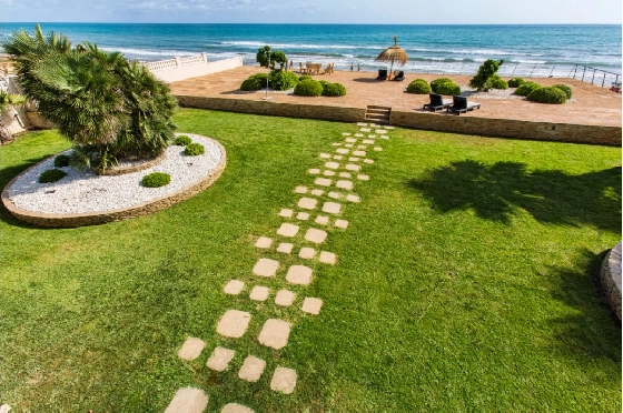 Villa in Denia zu verkaufen, Zona de estar 266 m², Klimaanlage, Terreno 1254 m², 5 Schlafzimmer, 3 Badezimmer, Pool, ref.: VI-CHA2550-48