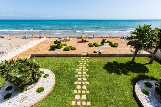 Villa in Denia zu verkaufen, Zona de estar 266 m², Klimaanlage, Terreno 1254 m², 5 Schlafzimmer, 3 Badezimmer, Pool, ref.: VI-CHA2550-49