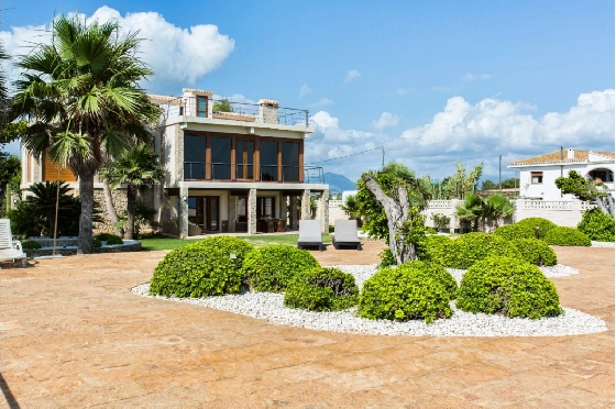 Villa in Denia zu verkaufen, Zona de estar 266 m², Klimaanlage, Terreno 1254 m², 5 Schlafzimmer, 3 Badezimmer, Pool, ref.: VI-CHA2550-50