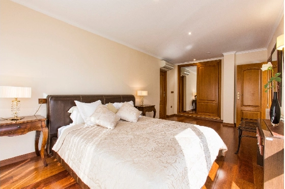 Villa in Denia zu verkaufen, Zona de estar 266 m², Klimaanlage, Terreno 1254 m², 5 Schlafzimmer, 3 Badezimmer, Pool, ref.: VI-CHA2550-9
