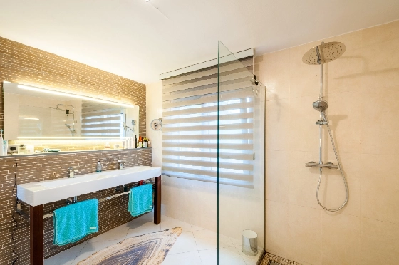 Villa in Moraira zu verkaufen, Zona de estar 270 m², Klimaanlage, Terreno 897 m², 3 Schlafzimmer, 3 Badezimmer, Pool, ref.: AM-12629DR-18