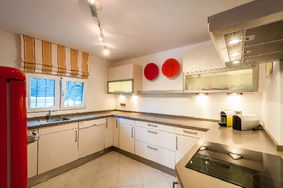 Villa in Moraira zu verkaufen, Zona de estar 270 m², Klimaanlage, Terreno 897 m², 3 Schlafzimmer, 3 Badezimmer, Pool, ref.: AM-12629DR-25