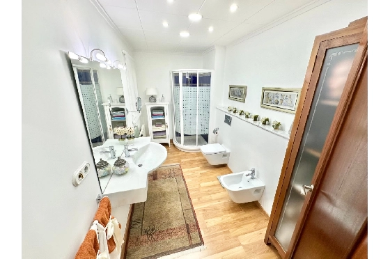 Stadthaus in Pego zu verkaufen, Wohnfläche 456 m², Baujahr 1982, Klimaanlage, Grundstück 224 m², 5 Schlafzimmer, 2 Badezimmer, Pool, ref.: O-V96114-11