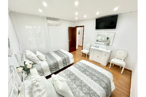Stadthaus in Pego zu verkaufen, Wohnfläche 456 m², Baujahr 1982, Klimaanlage, Grundstück 224 m², 5 Schlafzimmer, 2 Badezimmer, Pool, ref.: O-V96114-17