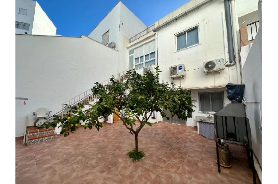 Stadthaus in Pego zu verkaufen, Wohnfläche 456 m², Baujahr 1982, Klimaanlage, Grundstück 224 m², 5 Schlafzimmer, 2 Badezimmer, Pool, ref.: O-V96114-32
