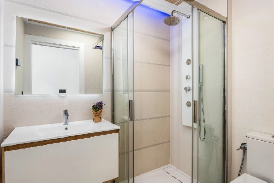 Erdgeschoss Apartment in Torrevieja zu verkaufen, Zona de estar 100 m², Zustand Erstbezug, 3 Schlafzimmer, 2 Badezimmer, Pool, ref.: HA-TON-159-A03-17