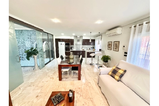 Stadthaus in Pego zu verkaufen, Wohnfläche 280 m², Baujahr 2010, Klimaanlage, Grundstück 153 m², 3 Schlafzimmer, 2 Badezimmer, Pool, ref.: O-V97114-2
