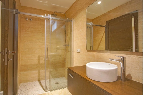 Villa in L-Alfas del Pi(Alfaz del PI Pueblo Urbanizaciones) zu verkaufen, Zona de estar 810 m², Terreno 1094 m², 5 Schlafzimmer, 6 Badezimmer, Pool, ref.: COB-7030ALF-10535-11