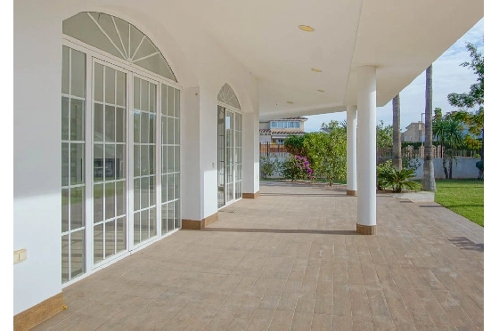 Villa in L-Alfas del Pi(Alfaz del PI Pueblo Urbanizaciones) zu verkaufen, Zona de estar 810 m², Terreno 1094 m², 5 Schlafzimmer, 6 Badezimmer, Pool, ref.: COB-7030ALF-10535-42