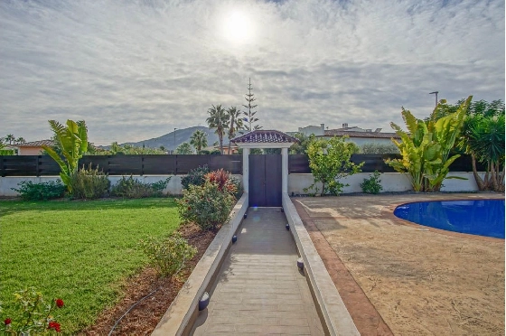 Villa in L-Alfas del Pi(Alfaz del PI Pueblo Urbanizaciones) zu verkaufen, Zona de estar 810 m², Terreno 1094 m², 5 Schlafzimmer, 6 Badezimmer, Pool, ref.: COB-7030ALF-10535-43