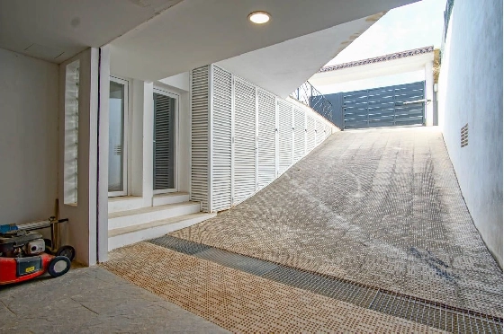 Villa in L-Alfas del Pi(Alfaz del PI Pueblo Urbanizaciones) zu verkaufen, Zona de estar 810 m², Terreno 1094 m², 5 Schlafzimmer, 6 Badezimmer, Pool, ref.: COB-7030ALF-10535-5