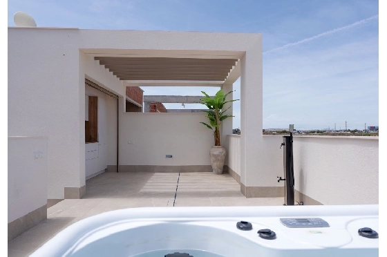 Eck-Reihenhaus in Los Alcazares zu verkaufen, Zona de estar 146 m², Zustand Erstbezug, Klimaanlage, Terreno 177 m², 3 Schlafzimmer, 2 Badezimmer, Pool, ref.: HA-LAN-480-Q01-22